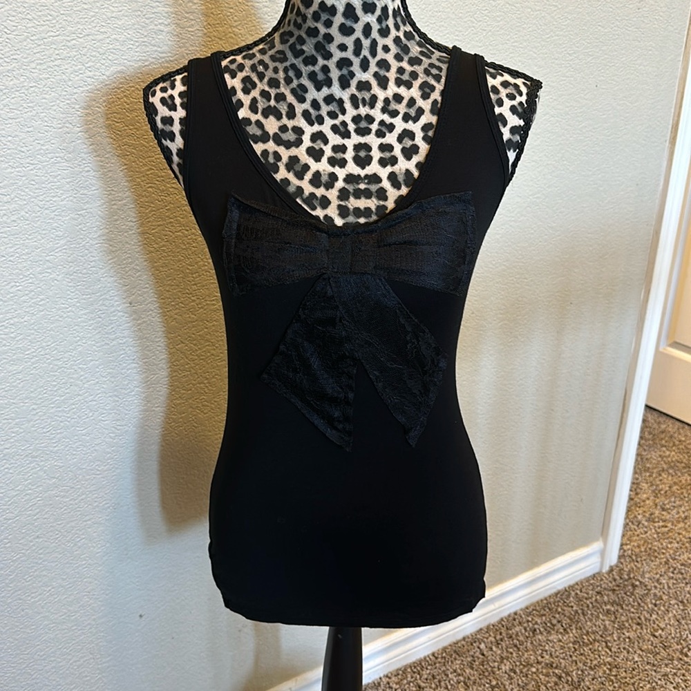 Women’s Bow front tank top, size M